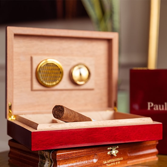 Cigar holder for groomsmen