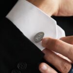 The best man wears a pair of oval cufflinks on the wedding day