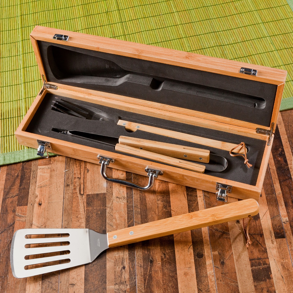 GC1334 BBQ Set with Included Grill Tools