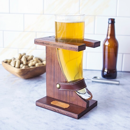 Your best man deserves to enjoy his beer and nuts with a beer horn in his hand.