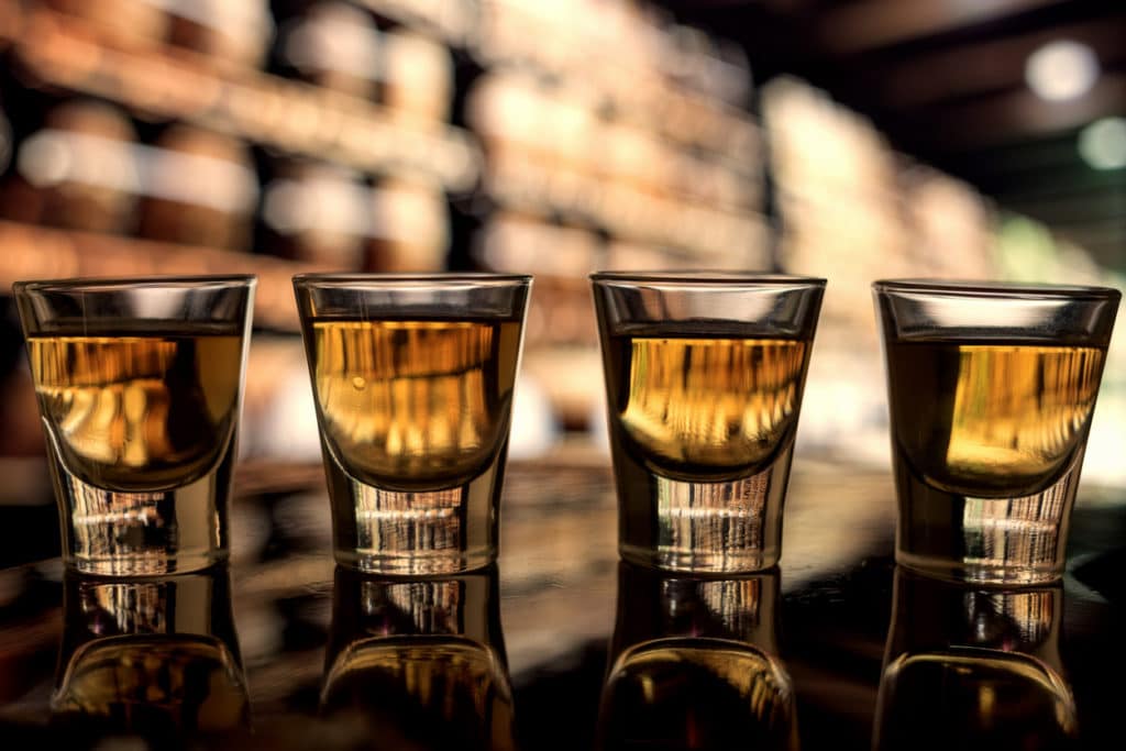 whiskey shots voor het vrijgezellenfeest's party