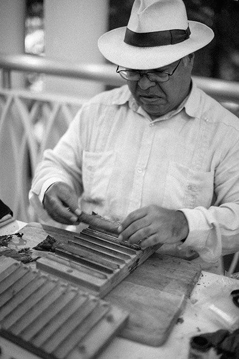 professional cigar roller