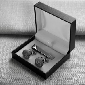 Each gunmetal round cufflink and tie cilp set comes in a black gift box for presenting to the groomsmen