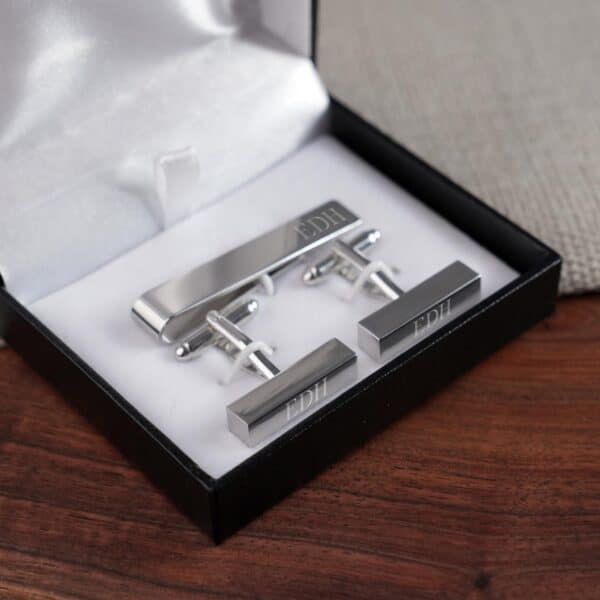 The included black gift box is perfect for presenting this personalized gift to your groomsmen