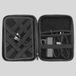 The interior features a smart design that includes a double zipper, center flap with elastic straps and multiple storage pockets.
