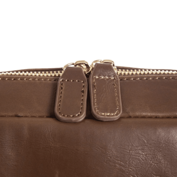 Men's brief bag - zipper close-up