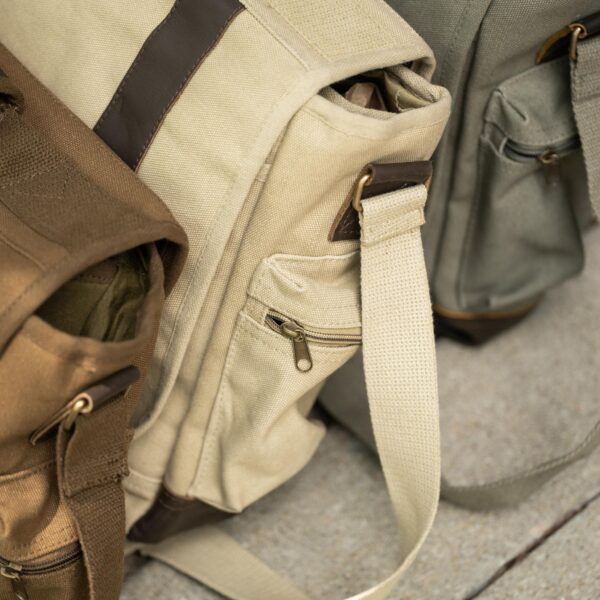 Variation in colors for the men's messenger bag